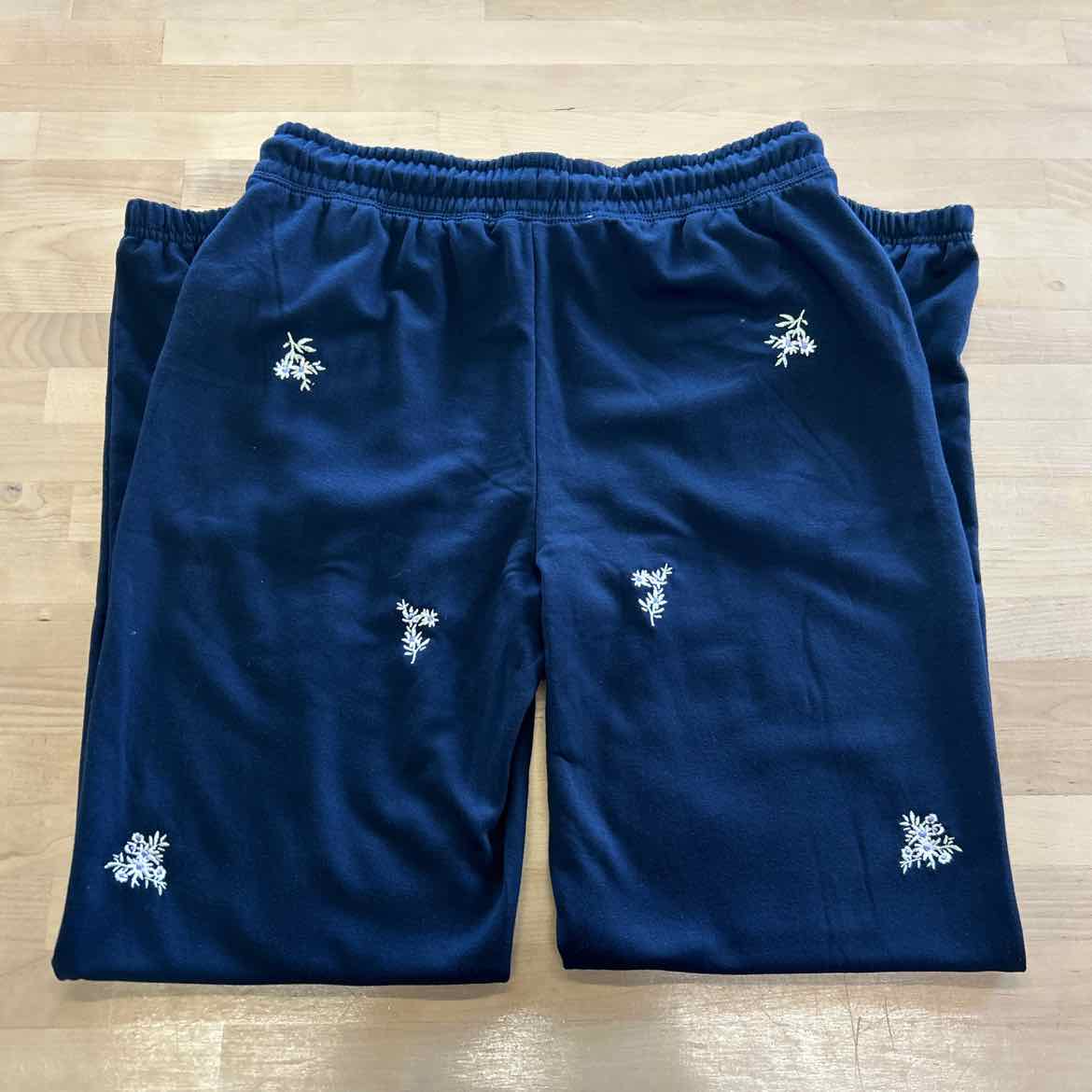 Hippie Rose Juniors' Floral-Embroidered Sweatpants