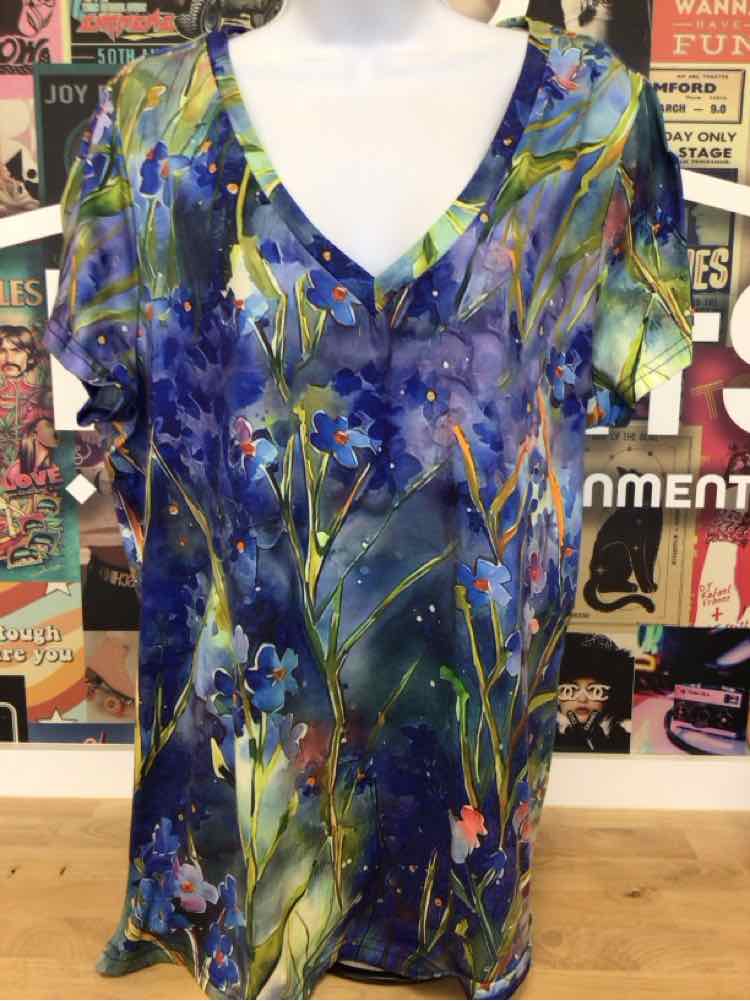 just Fashion Now Size 3XLT Blue Preloved Blouse LS
