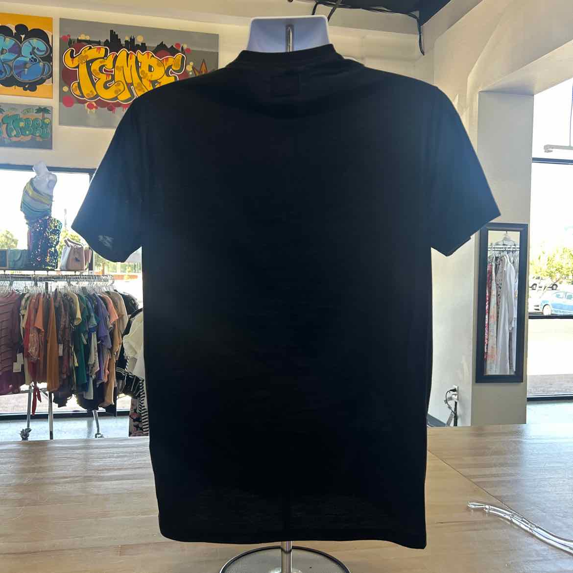 Guess Size S Black Preloved MENS T-shirt