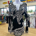 White House Black Market Size M BLACK & WHITE Preloved Blouse LS
