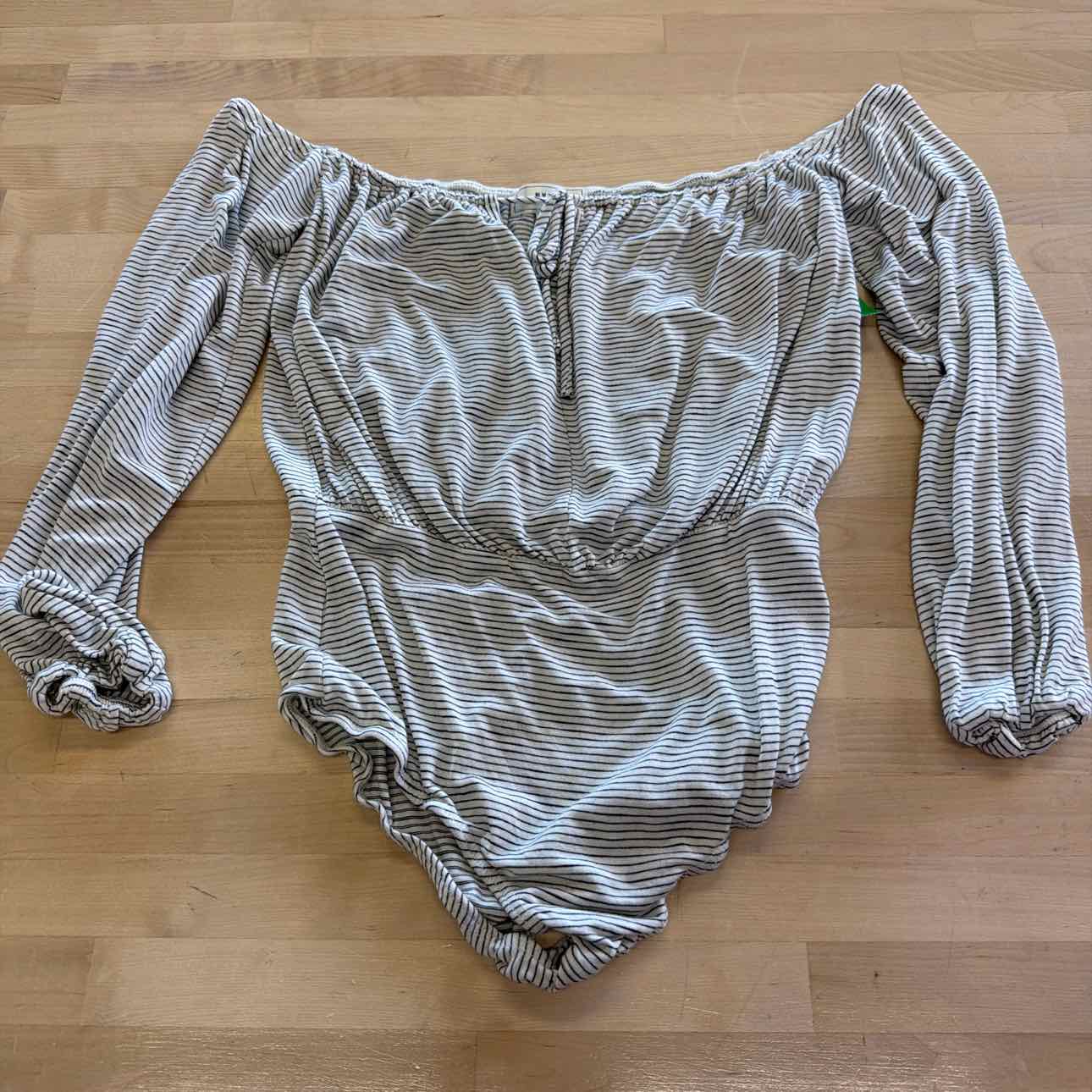 NYTT Size XS White Black Preloved Bodysuit