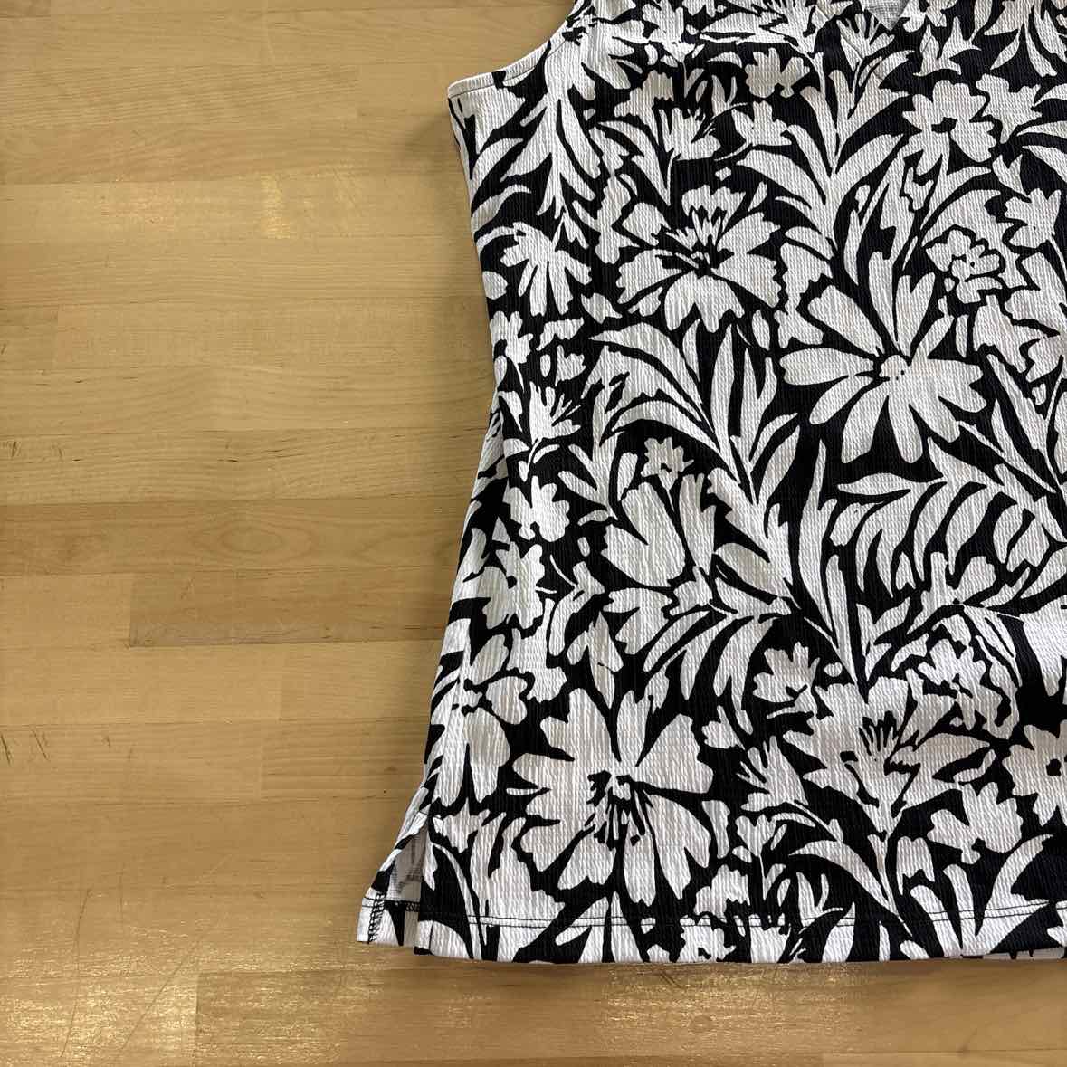 Kim Gravel Size M Black/White Preloved 2 pc sets