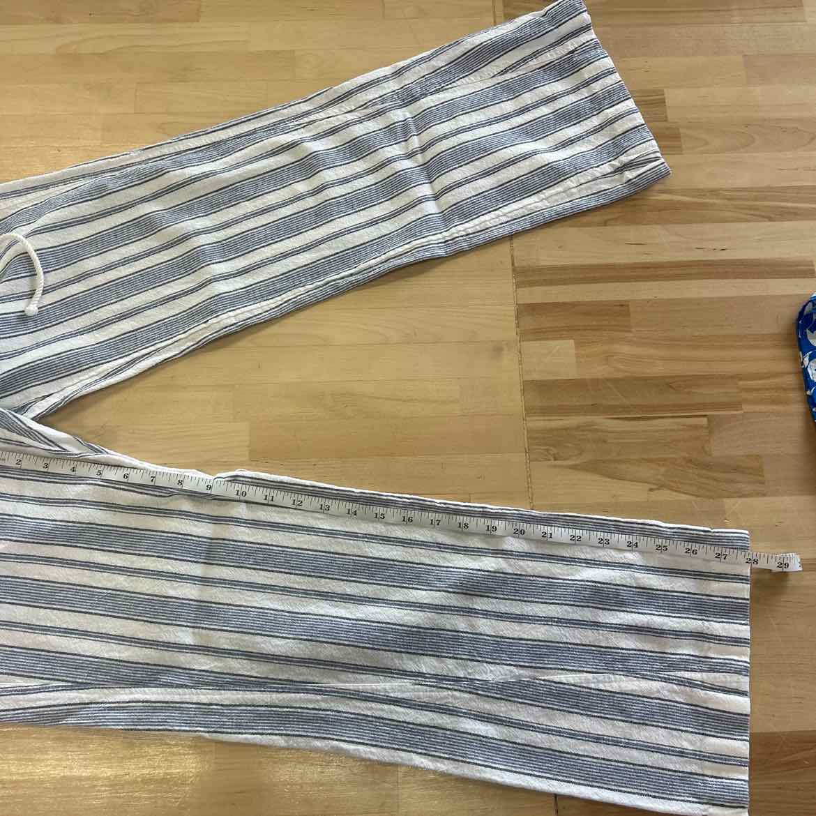 Roxy Size M Blue & White Preloved Lounge