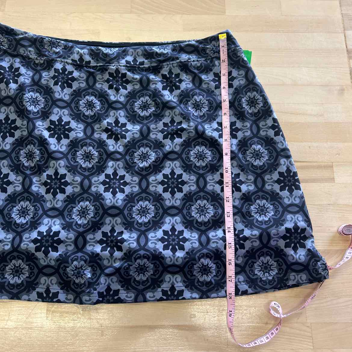 Ekouaer Women Size XXL Black & Gray Preloved Skorts