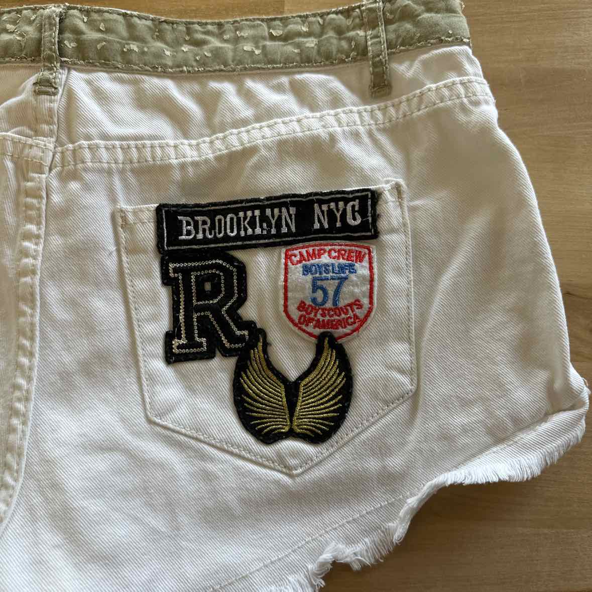 Vintage Spacegirls Size 28 White Shorts