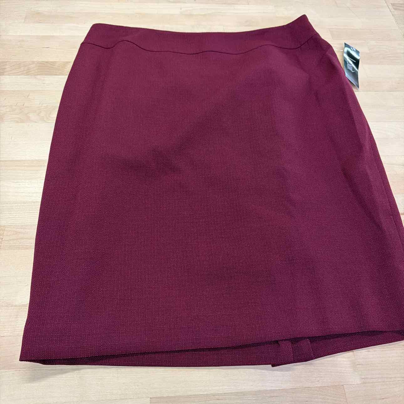 Le Suit Size 12 Burgandy New 2 pc Dress Set