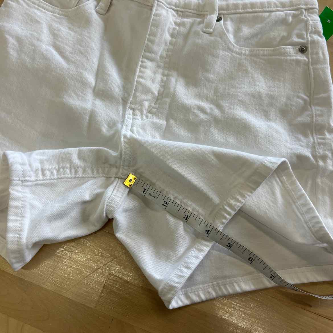 Calvin Klein Women Size 4 White Preloved Shorts