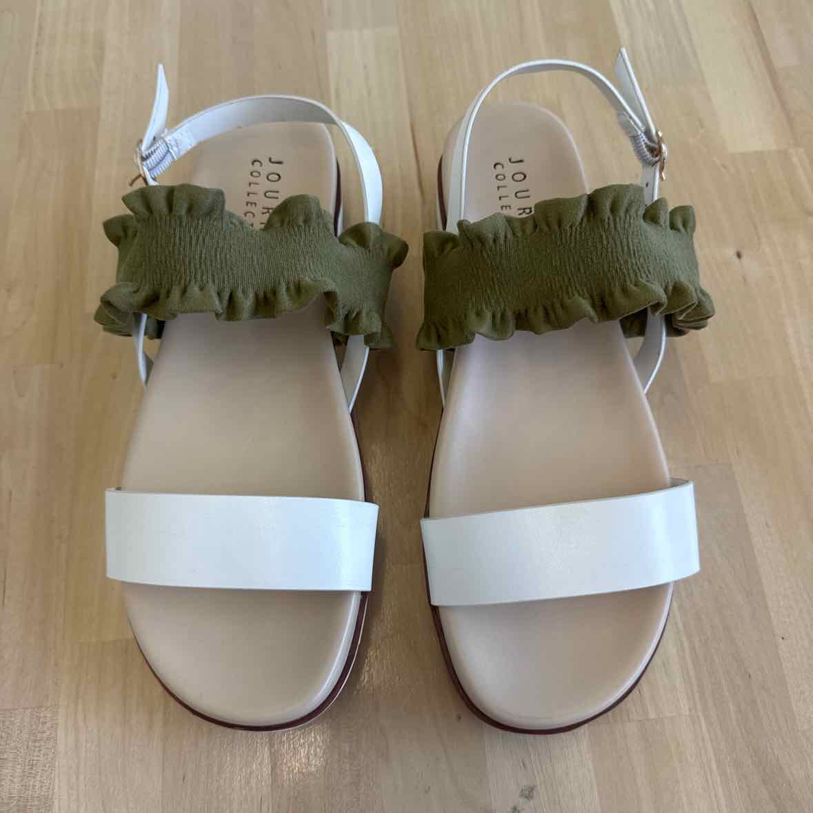 Journee Collection Shoe Size 9 White Faux Leather Wedges