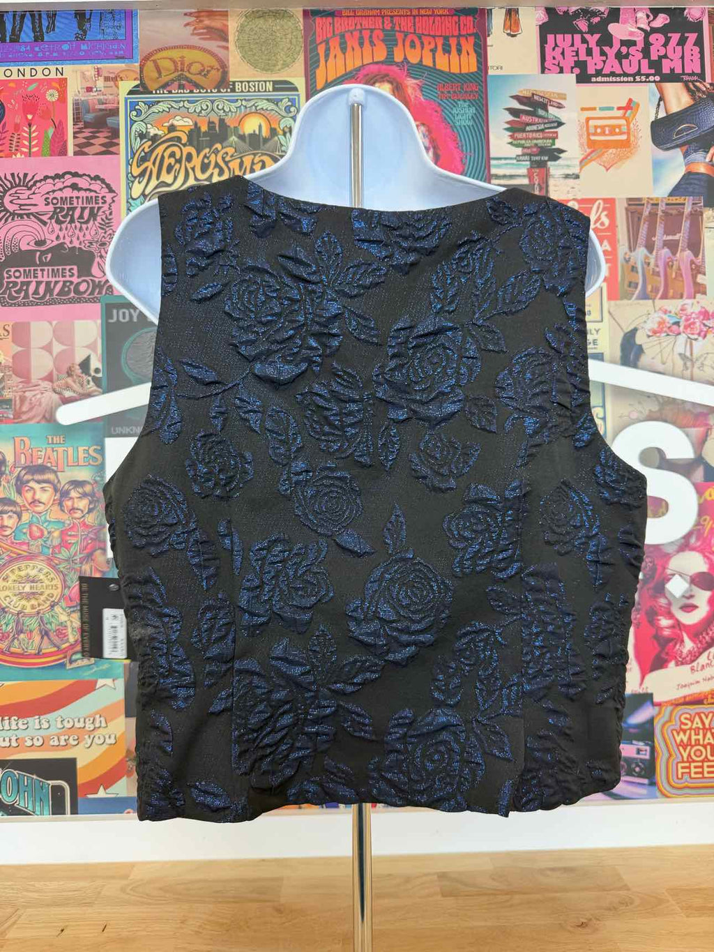 Muse Size 14 Textured-Rose Sleeveless Top - Black Blue