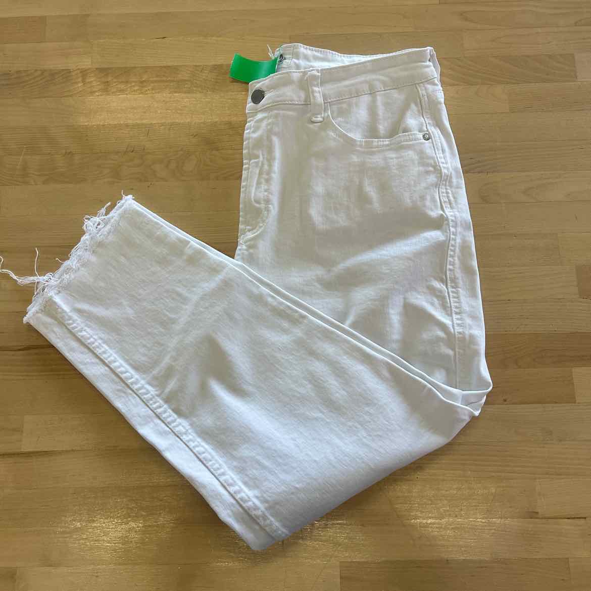 Size 30 White Denim Preloved Jeans