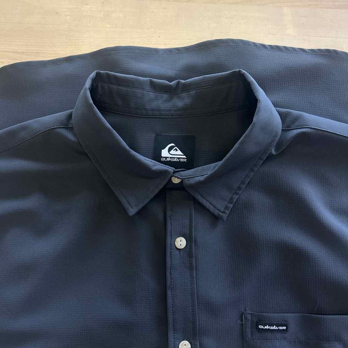 Quicksilver Size XL Dark Gray Preloved MENS Button Down Shirt