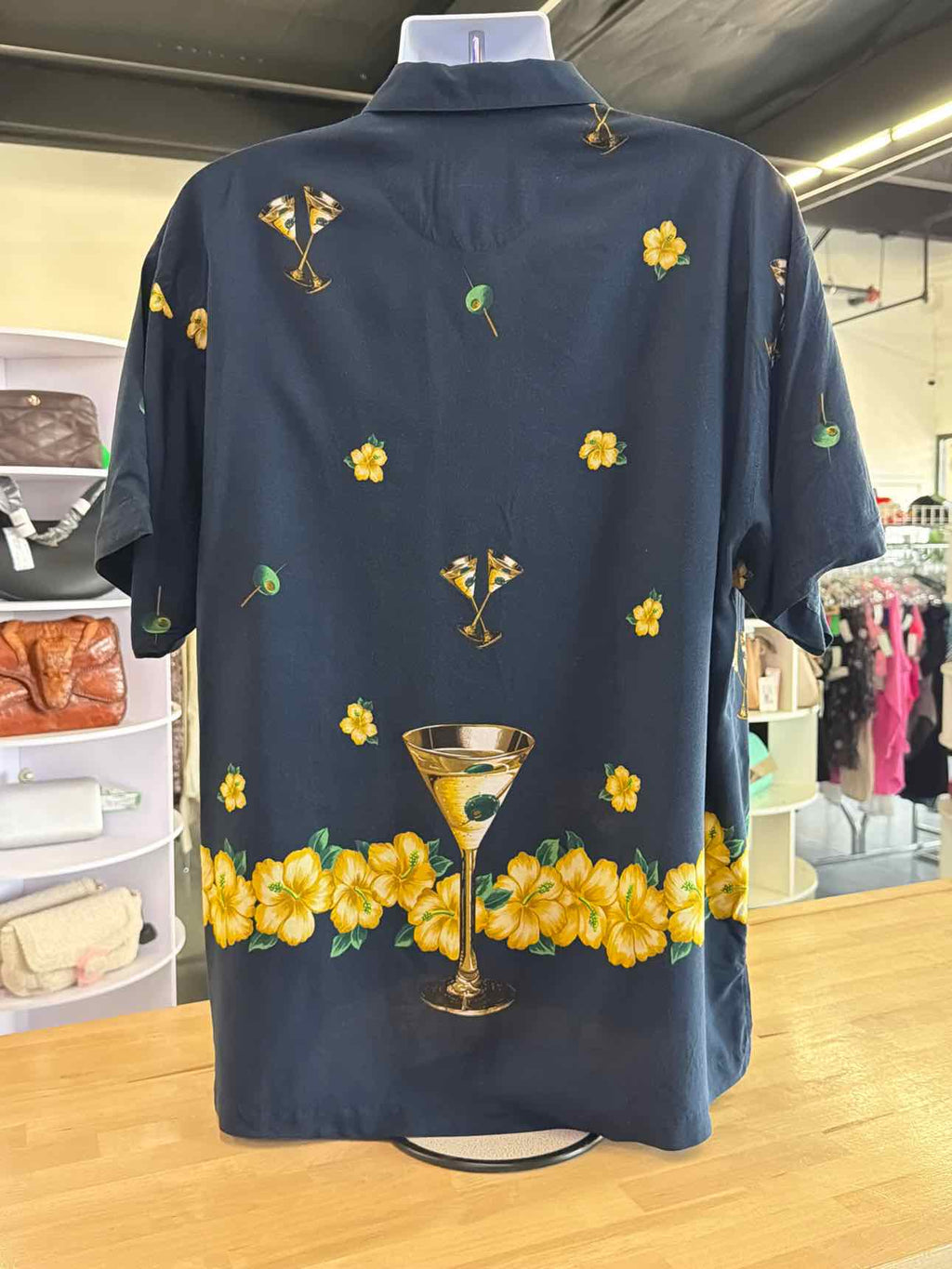 Luau Size XL Navy Preloved MENS Button Down Shirt