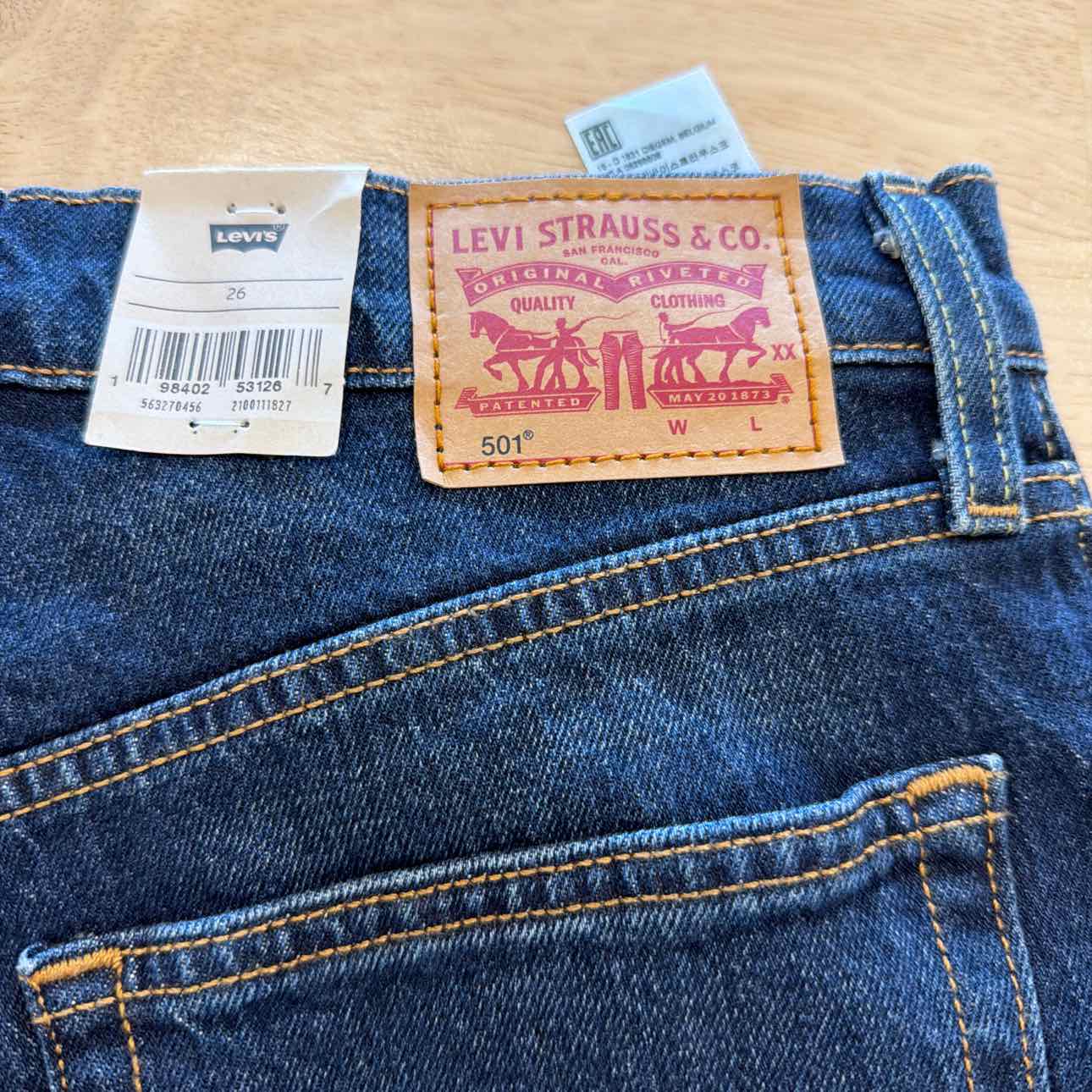 Levi's Women Size 26 Blue New Shorts