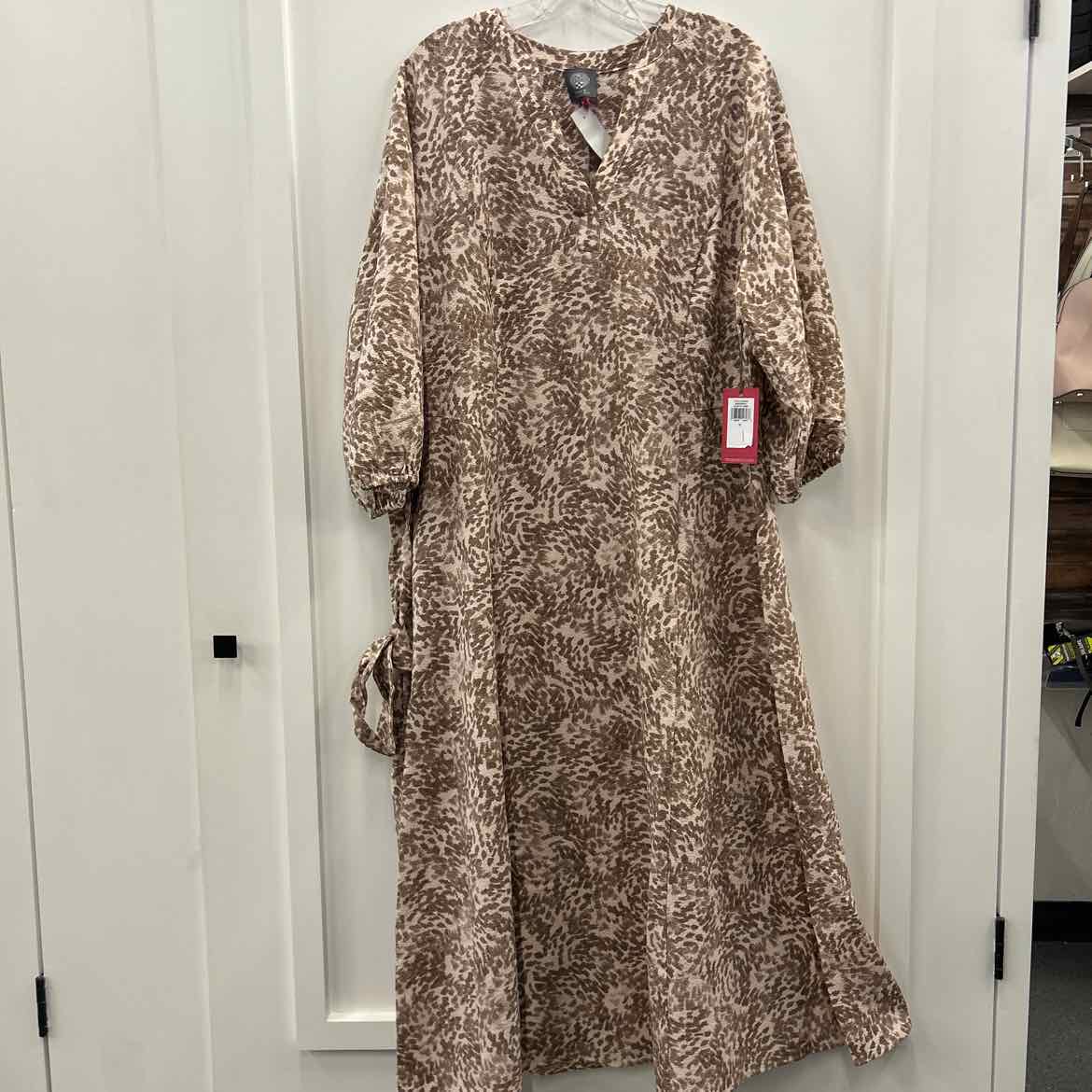 Vince Camuto XL V Neck Three Quarter Sleeve MIDI Dress