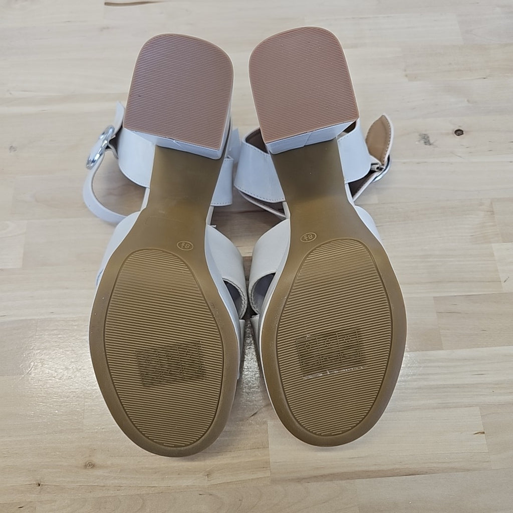 Journee Collection Shoe Size 8.5 White Heels