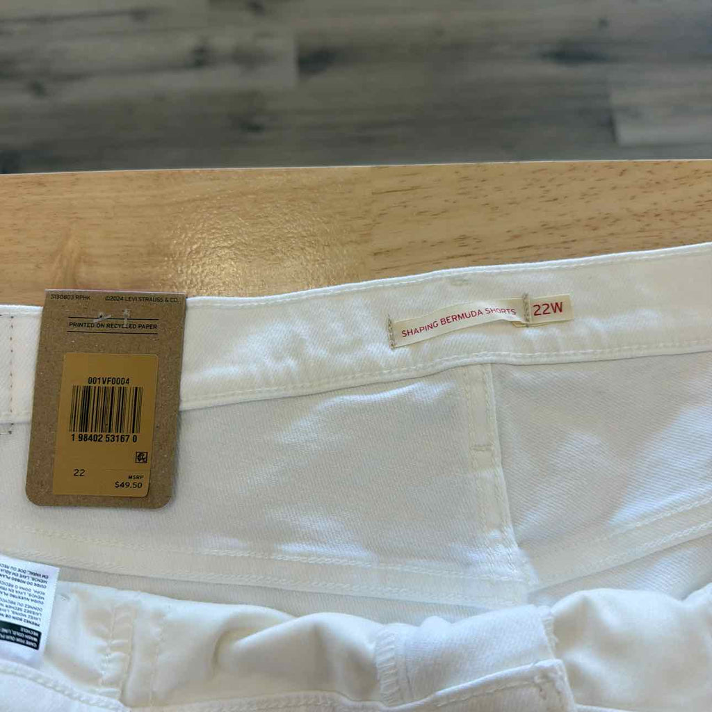 Levi's Women Size 22 White New Shorts Shaping Bermuda Women's Shorts plus sized