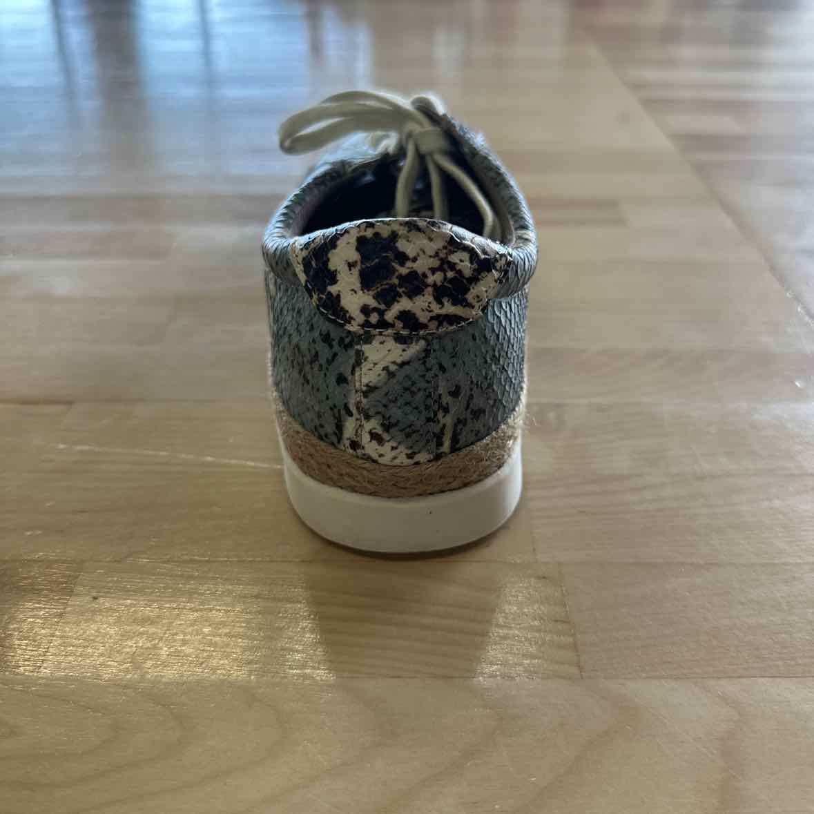 Crown Vintage Shoe Size 9 Blue & Beige Print Sneakers