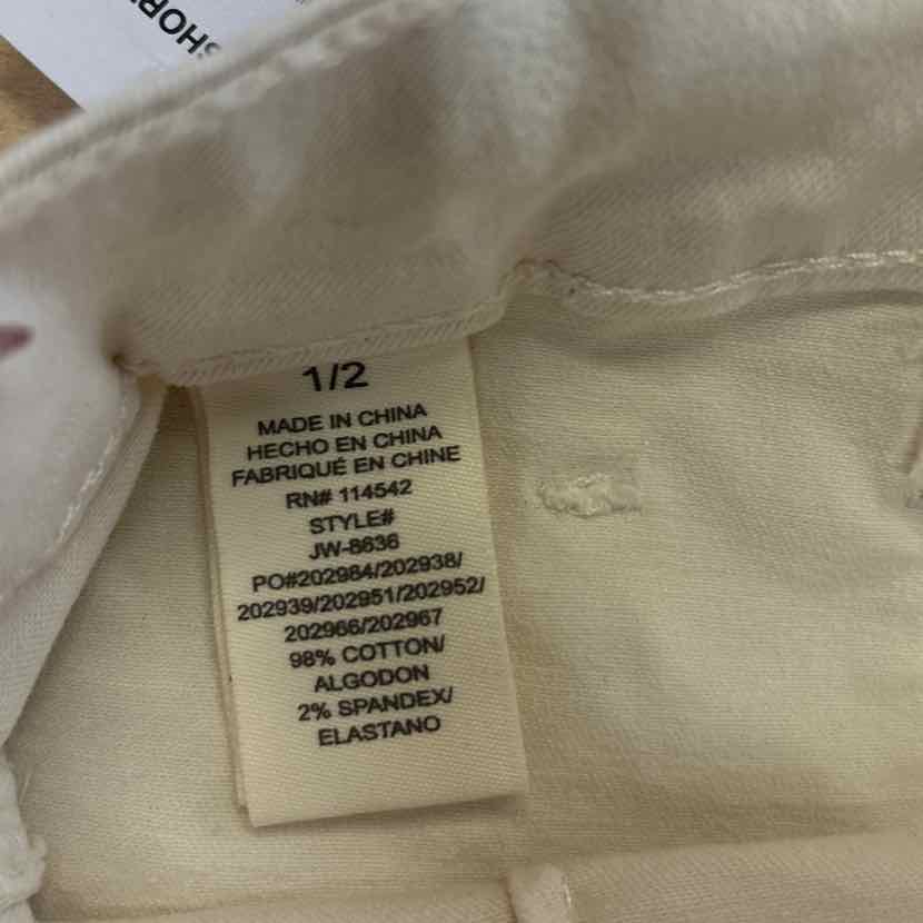 Dollhouse Juniors' High Rise Cargo Shorts - Vanilla - 1/2