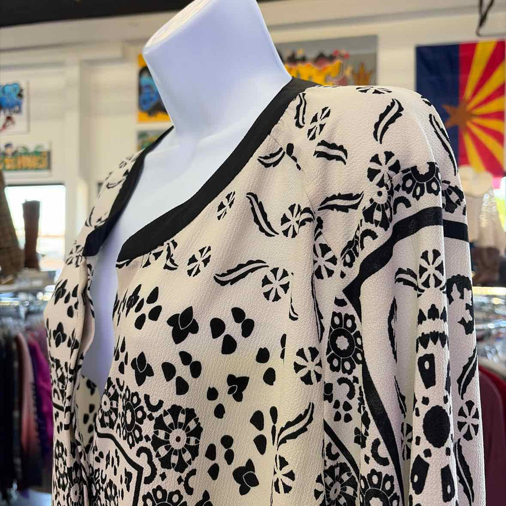 AntiliaFemme Size 2X BLACK & WHITE Used Blouse