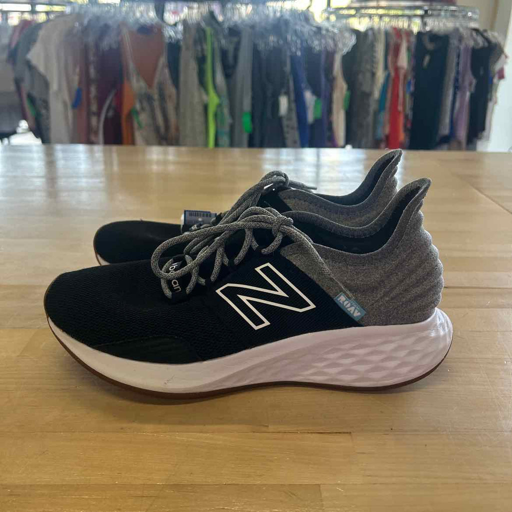 New Balance Size 8.5 Black Preloved Sneakers