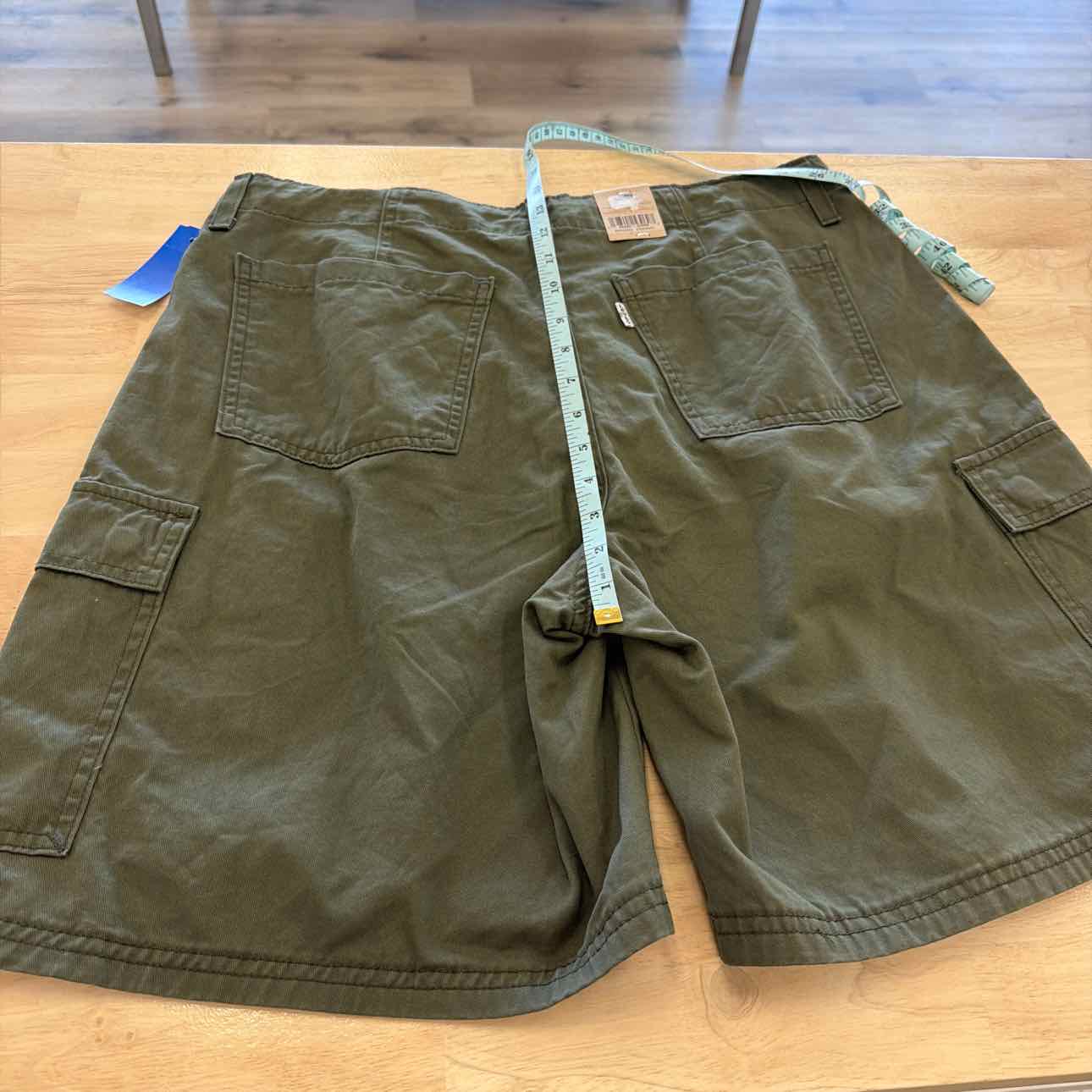 Levi's Women Size 31 Green New Shorts