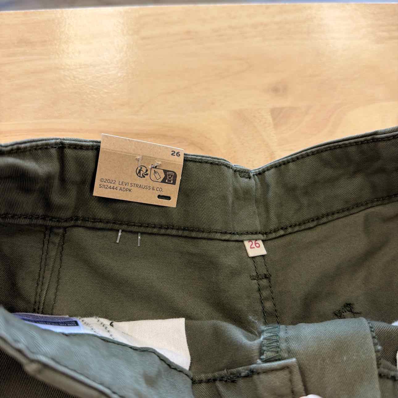 Levi's Women Size 26 Green New Shorts