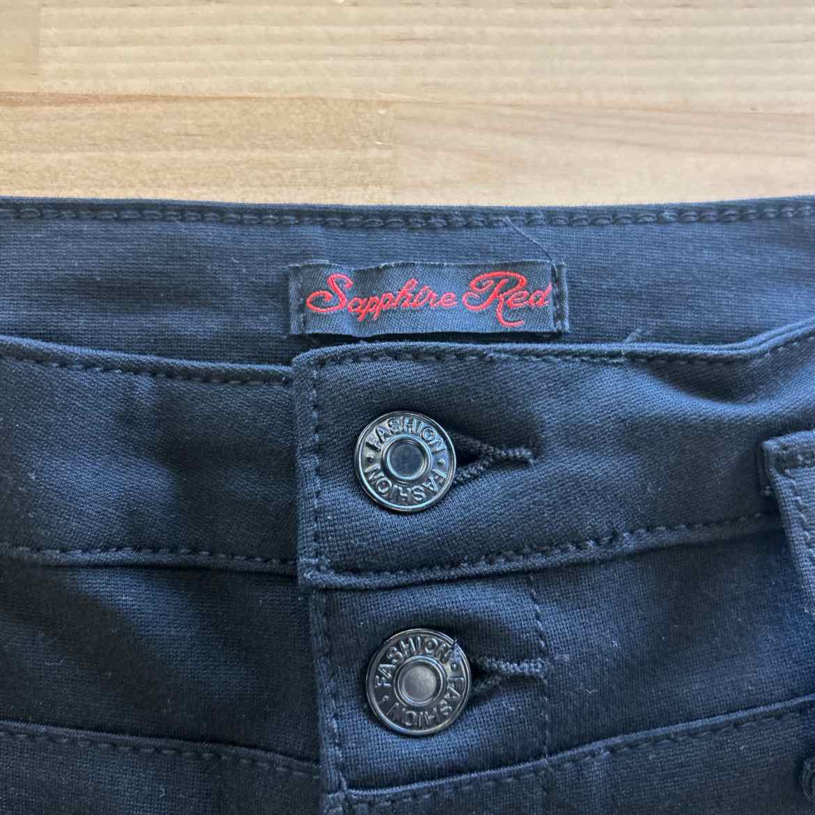 Sapphire Red Size M Black Pants