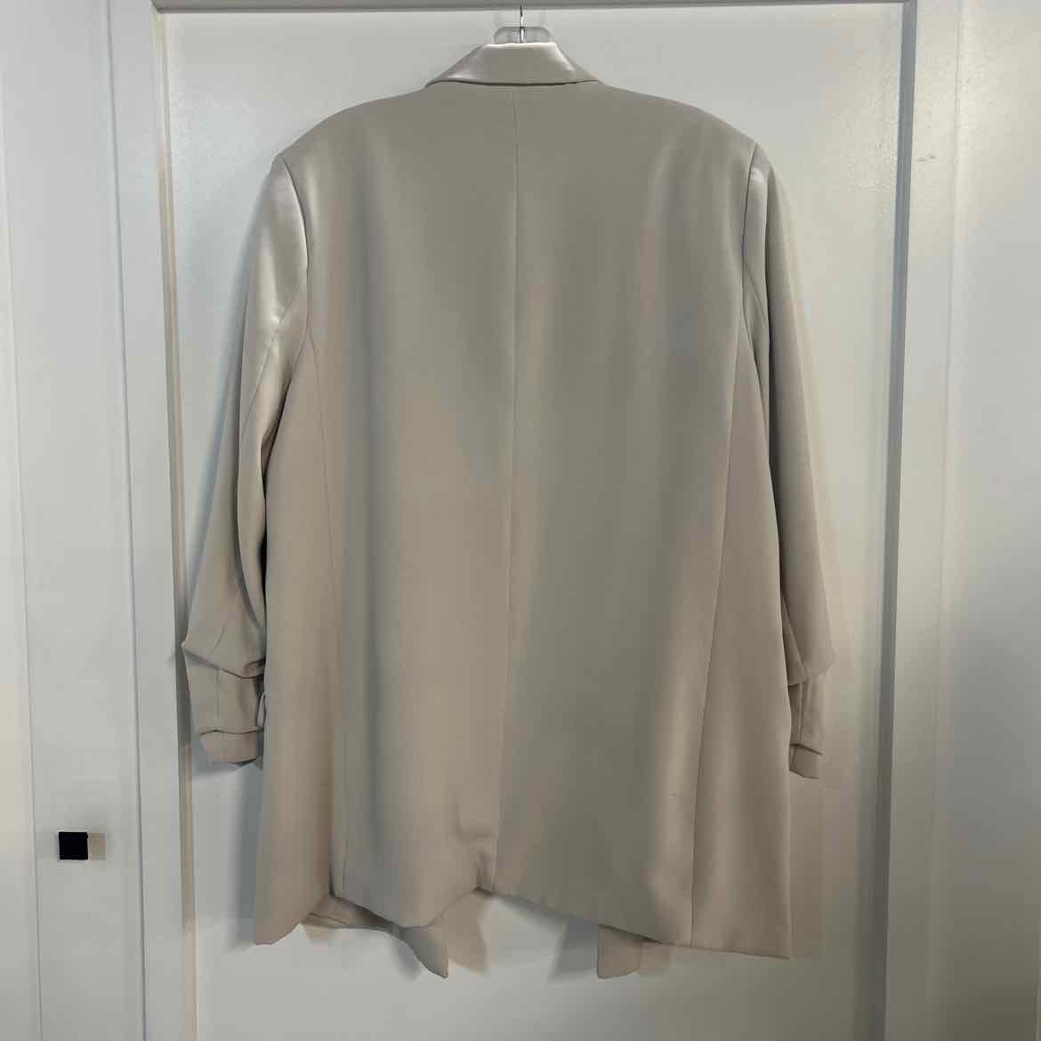 Tahari Size XL Cream Preloved Blazer
