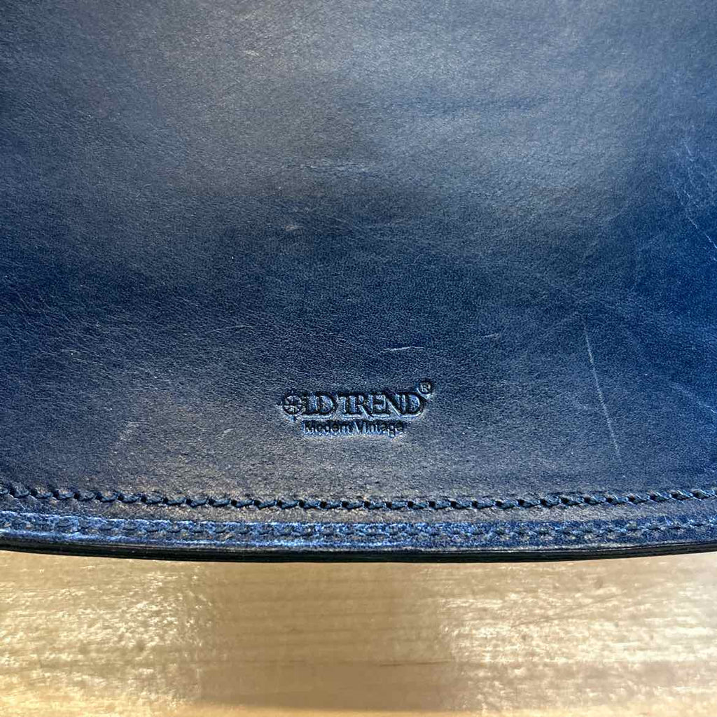 Old Trend Blue crossbody Leather Handbag
