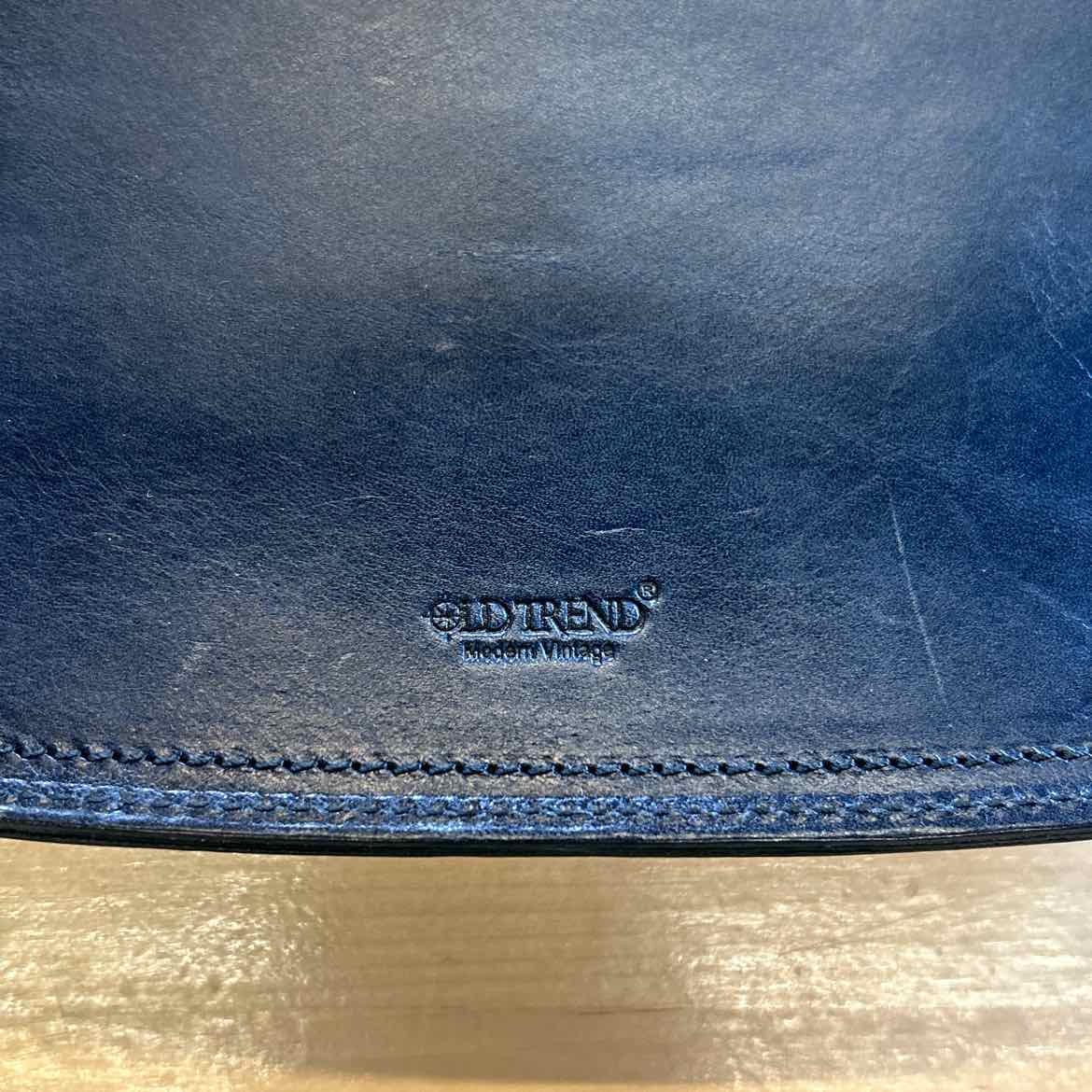 Old Trend Blue crossbody Leather Handbag