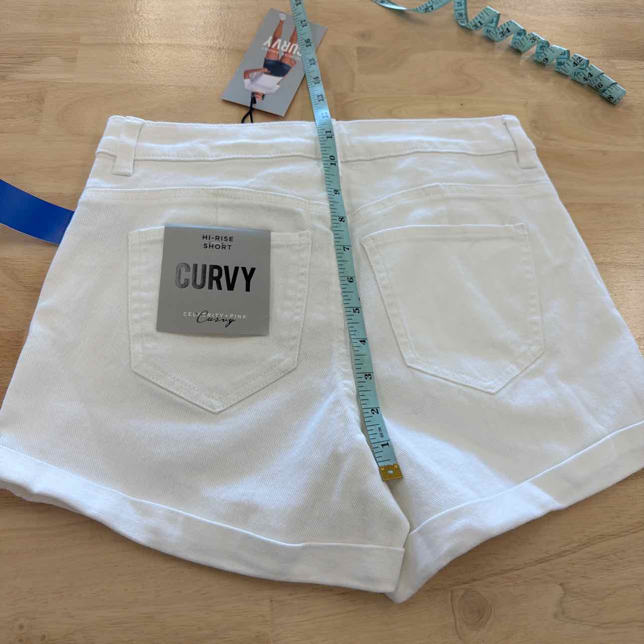 Celebrity pink Women Size 3  White New Shorts  High-Rise Curvy Denim Shorts