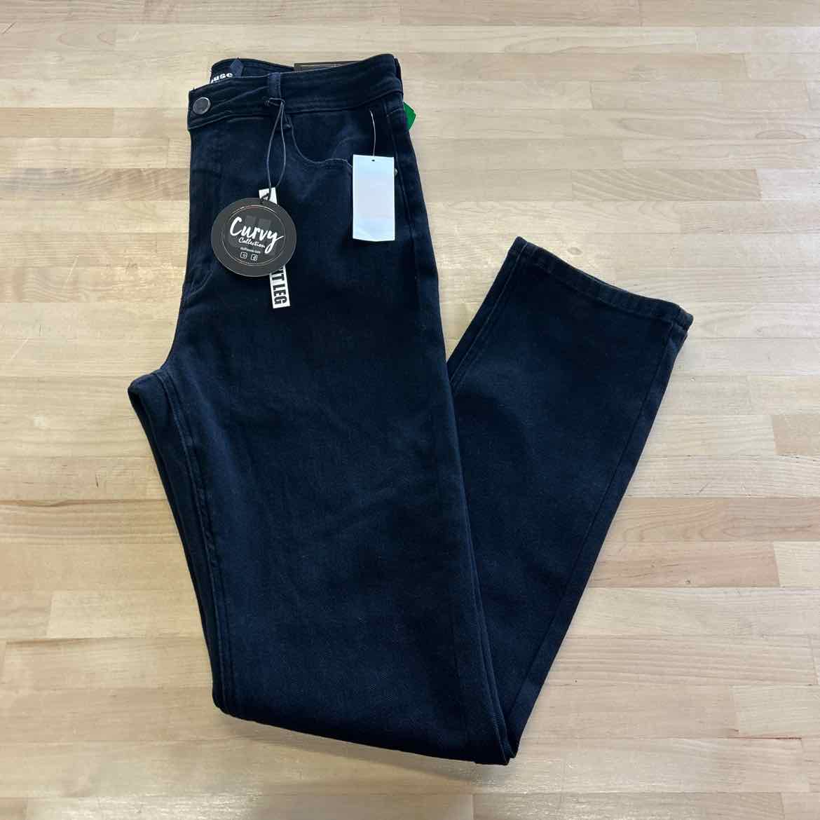 Dollhouse Juniors' High Rise Straight-Leg Jeans - Black