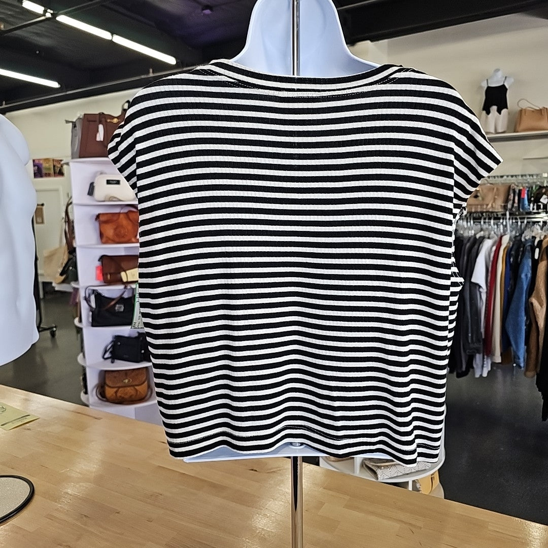 If She Loves Size L Black White Preloved Sleeveless