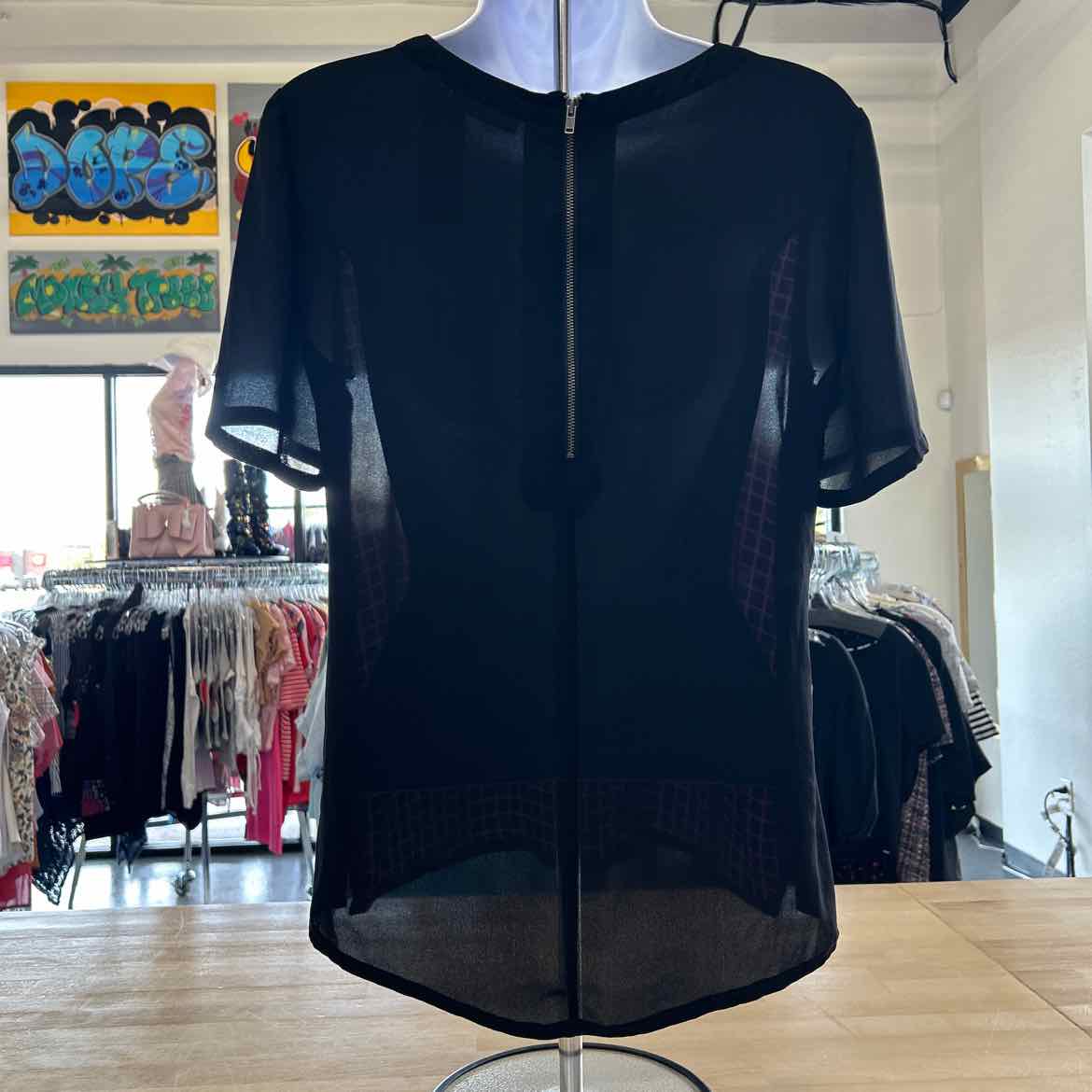Halogen Size S Black Preloved T-Shirt SS