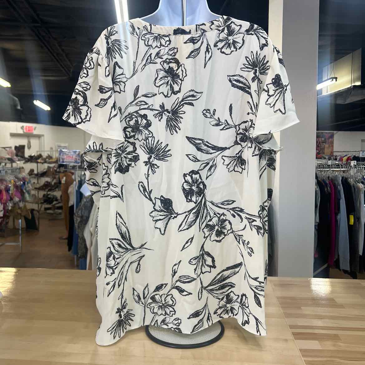 Maurices Size 2 Beige Preloved Blouse SS