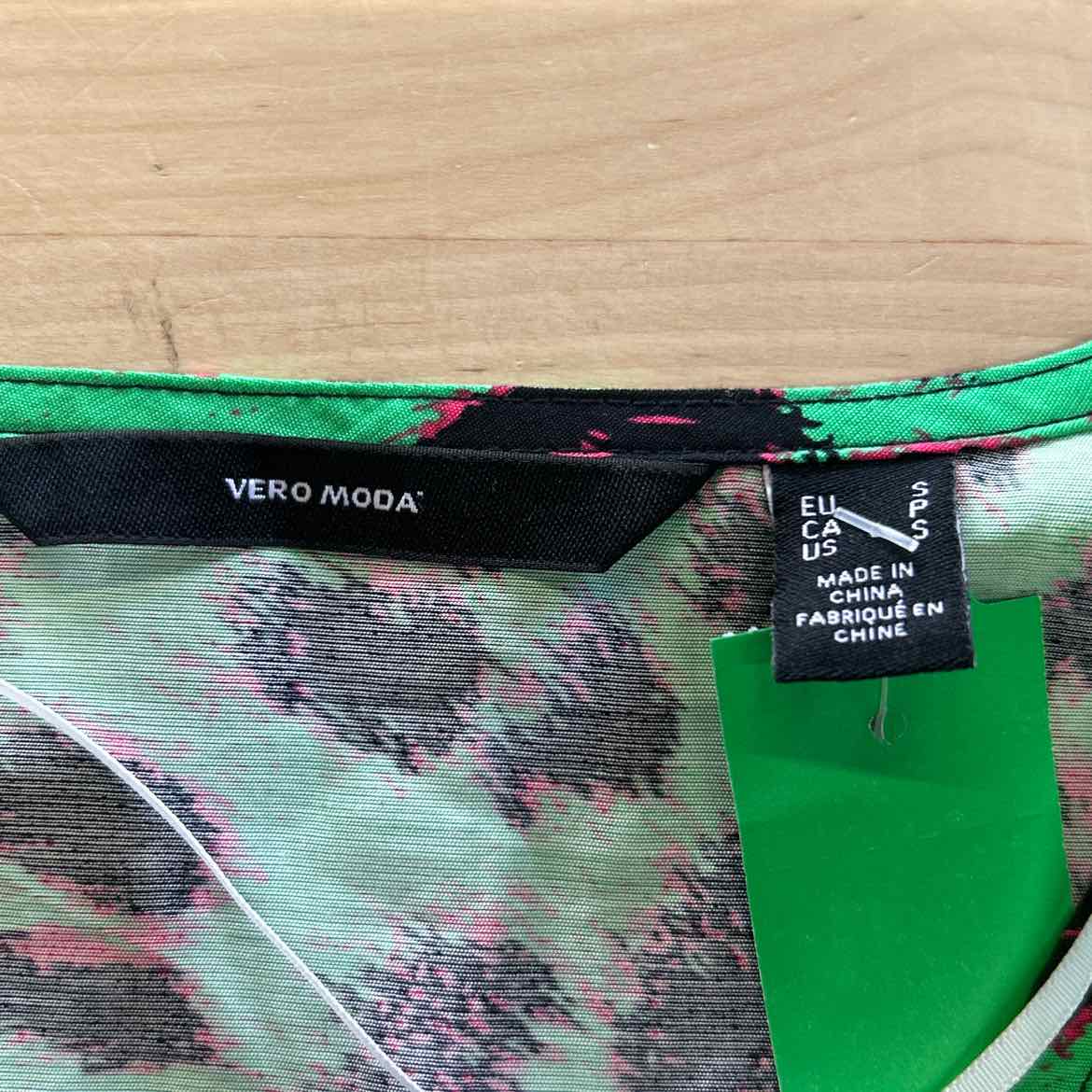 VeroModa Size S Green Preloved Button Down LS