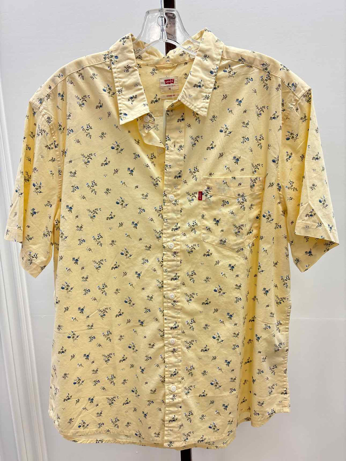 Levi's Size XL Men's Levi'sÂ® Classic Fit Short Sleeve Button-Down Shirt
