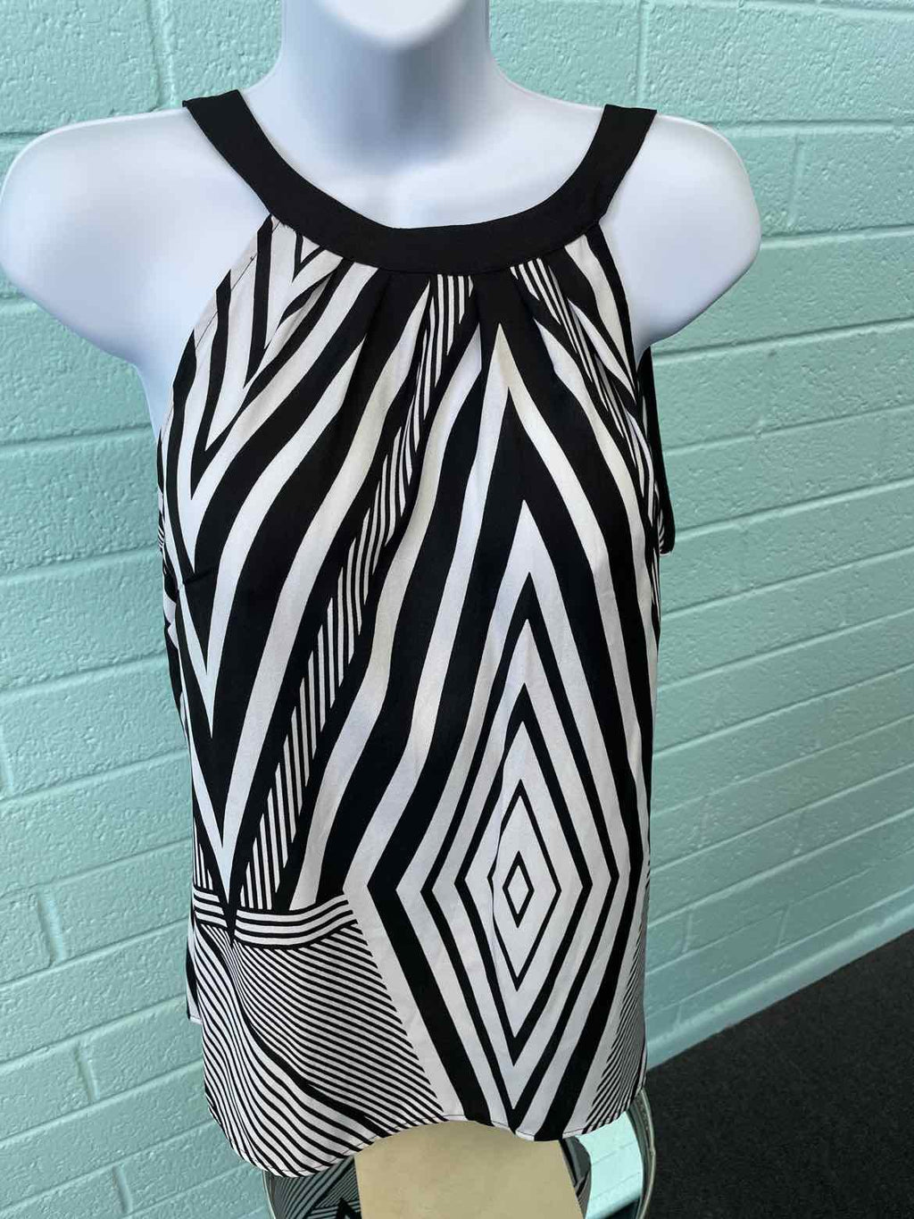 Worthington Size S BLACK & WHITE Sleeveless