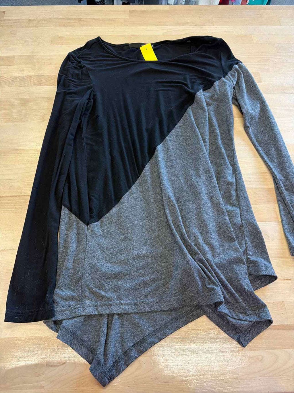 DJT Size M Black Gray Long Sleeve