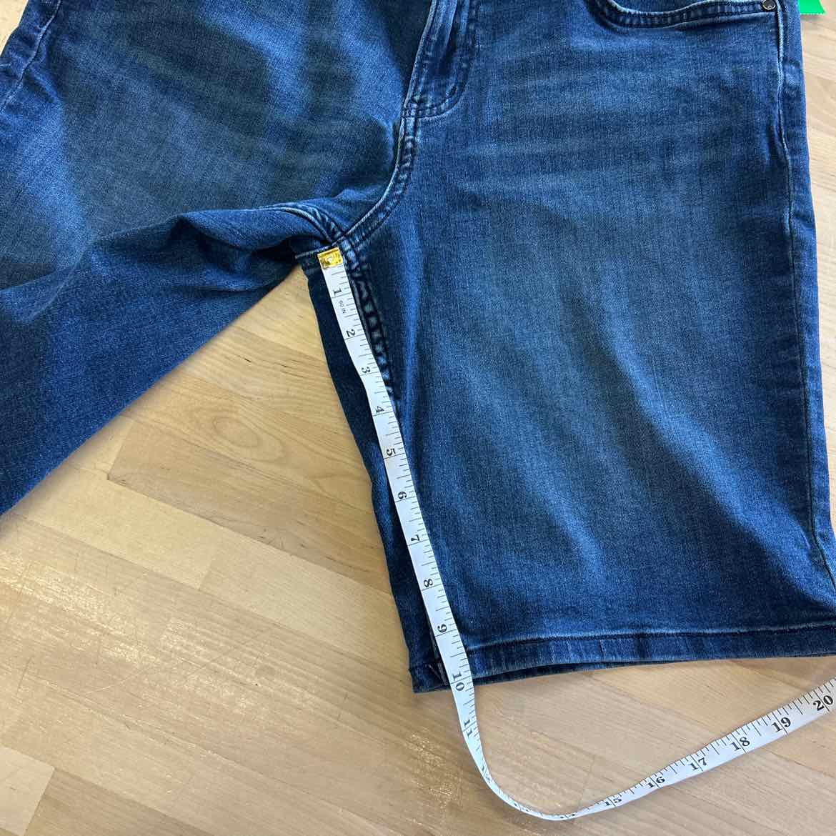 Calvin Klein Women Size 14 Dark BLue Denim Preloved Shorts