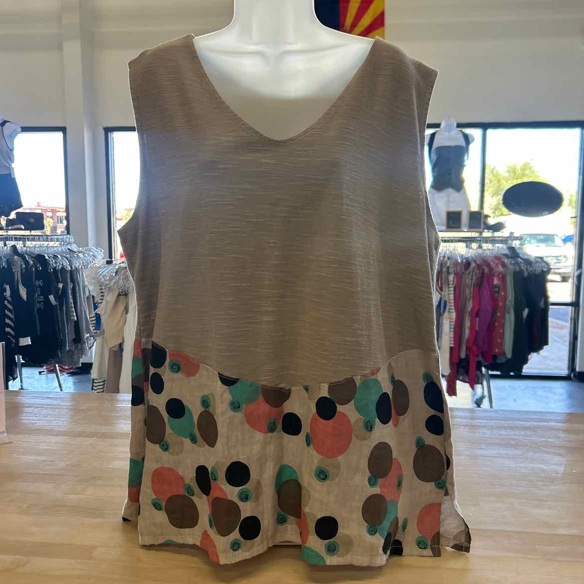 Earth Creations Size XL Tan 2 pc Dress Set