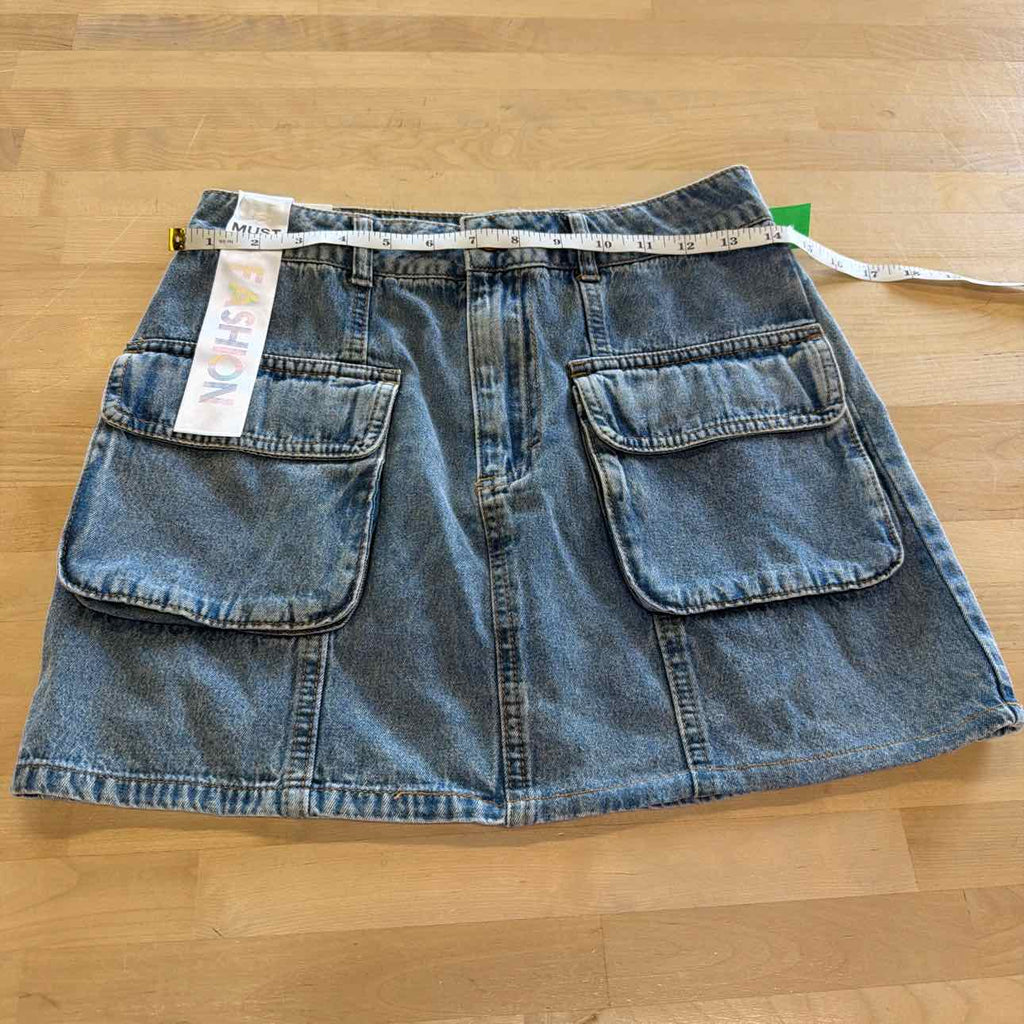 Tinseltown Juniors' Cotton Denim Cargo Miniskirt - Medium Wash