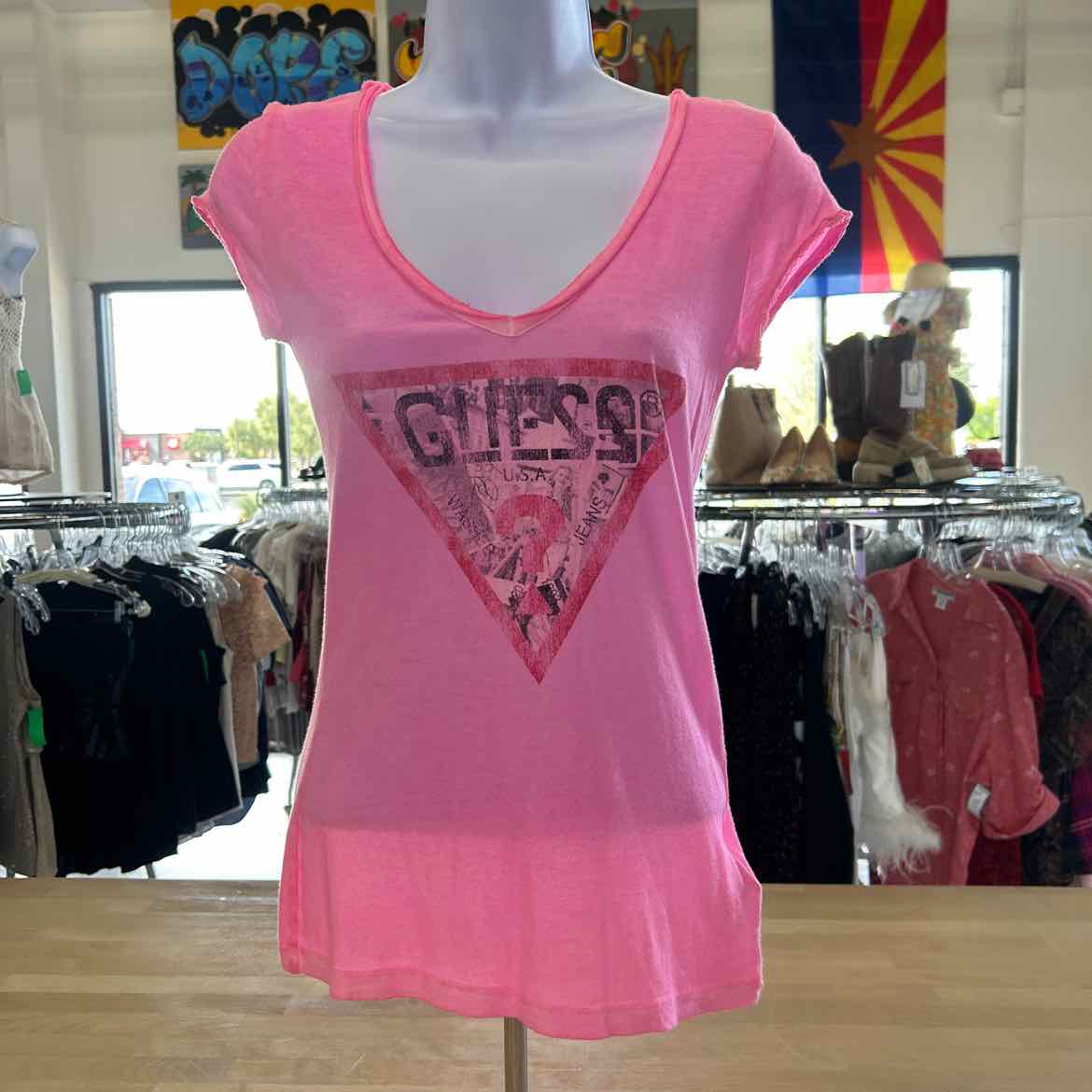 Guess Size XS Pink Preloved T-Shirt SS