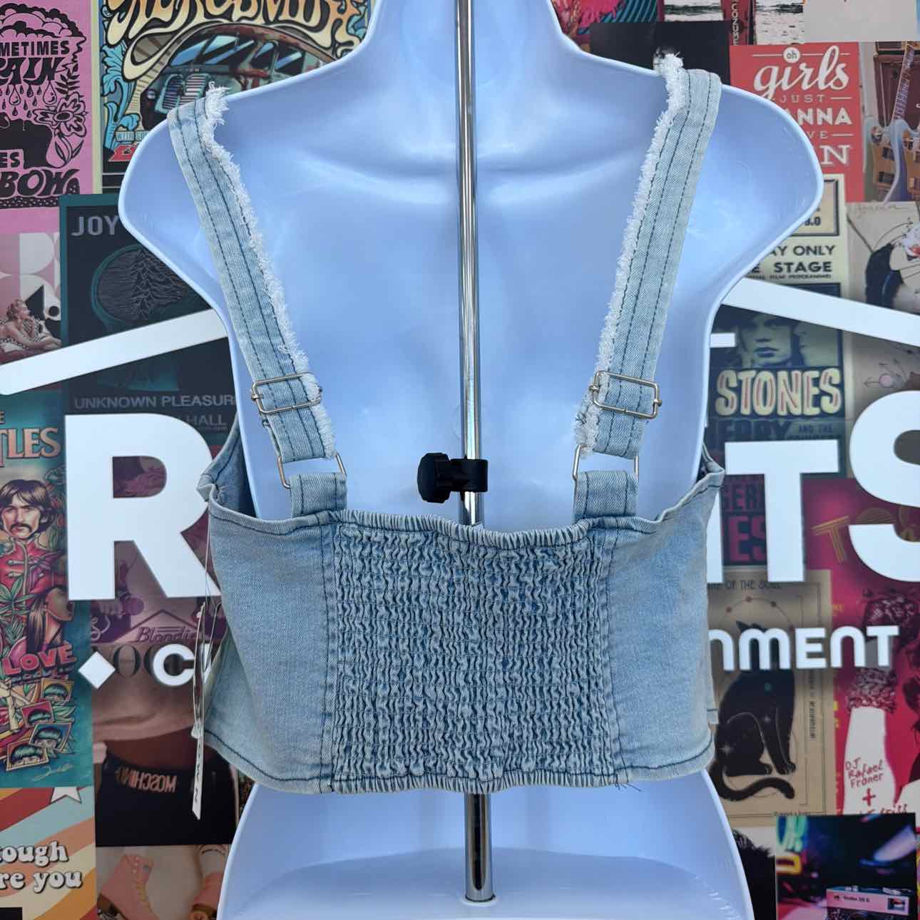 TINSELTOWN Size L Fray-Trimmed Cropped Denim Corset-Style Top - Light Wash