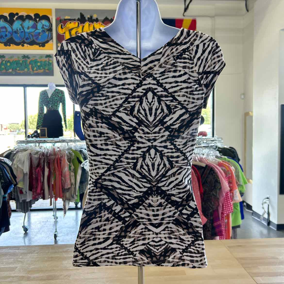 Bebe Size XS Black Brown Preloved T-Shirt SS