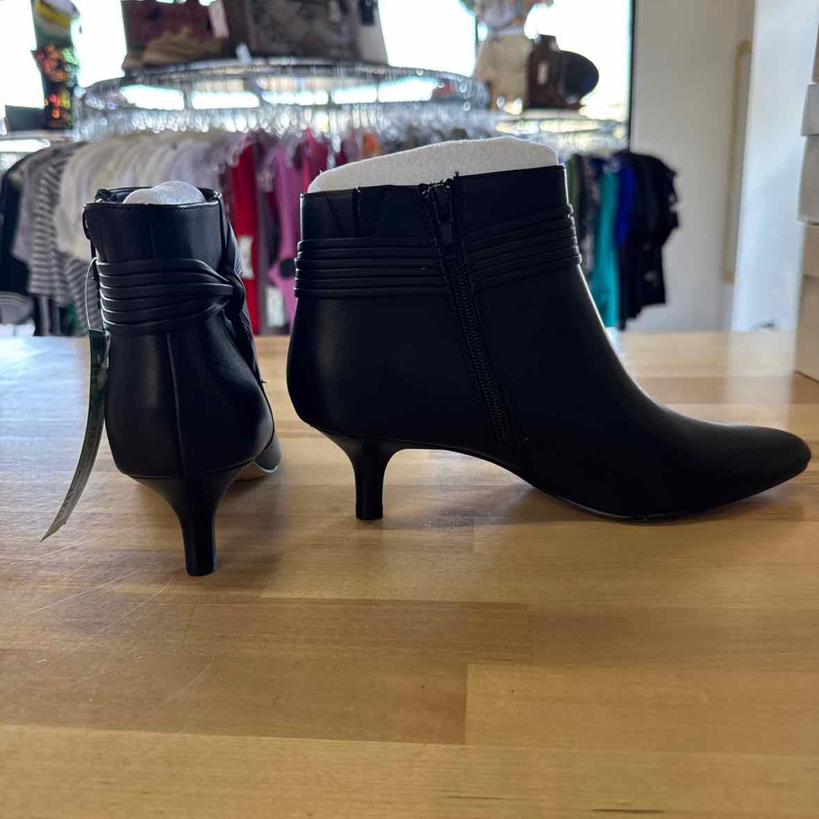 Bella Vita Jani Pointed Toe Zippered Booties