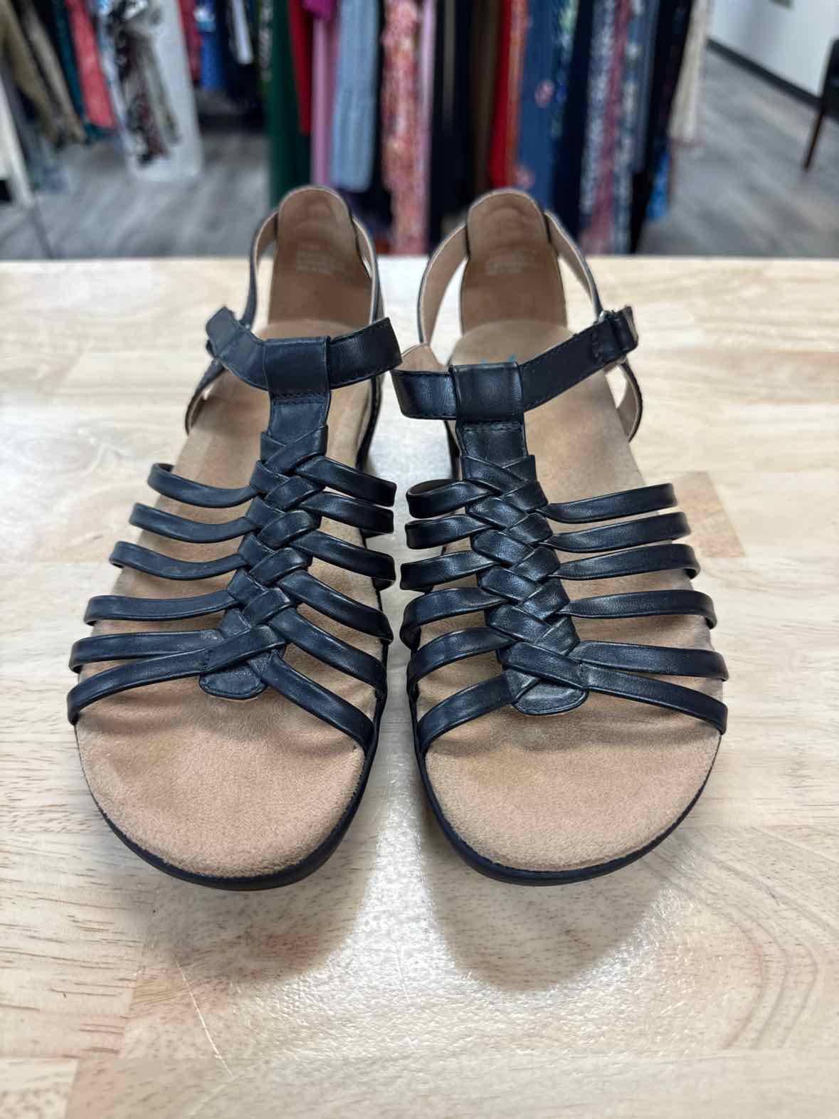 Yuu Size 7.5 Tan Preloved Fatima Sandals