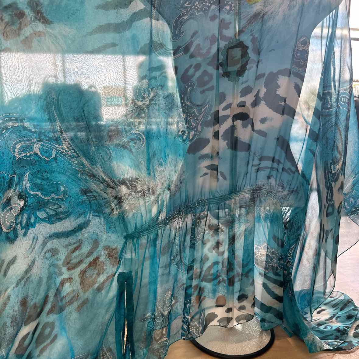 Mesmerize Size M Blue Long Sleeve