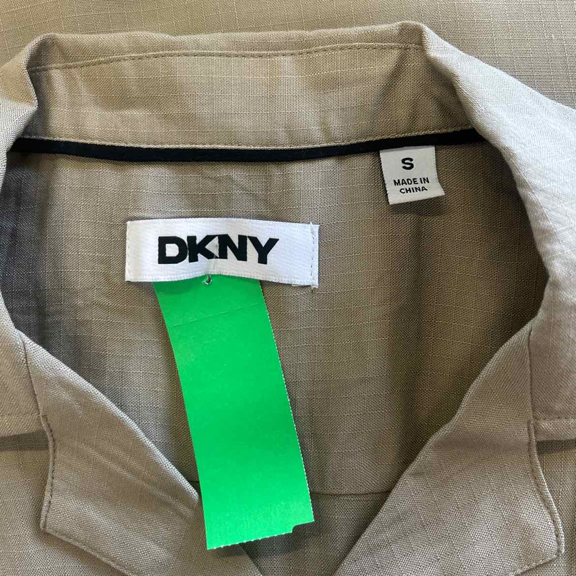 DKNY Size S Tan New MENS Button Down Shirt
