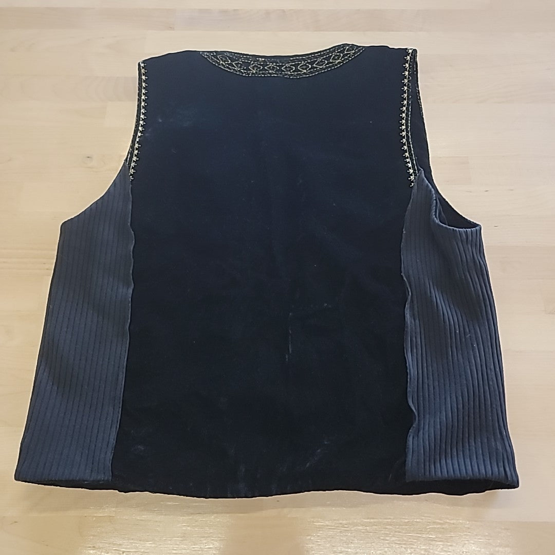 Gimmicks Size M Black & Gold Vest